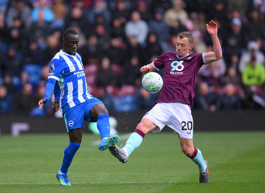 Liverpool : coup de théâtre, Yankuba Minteh pressenti pour remplacer Mohamed Salah