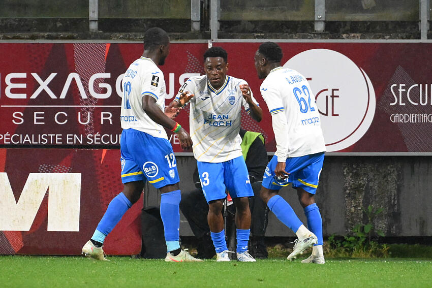 Mercato : Bamba Dieng va quitter Lorient, une nouvelle destination se dessine pour l&rsquo;attaquant sénégalais