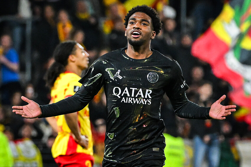 Mbaye expédie une lucarne de légende à la 90e+3 : le PSG sacré champion, Lens terrassé au dernier souffle (Vidéo)
