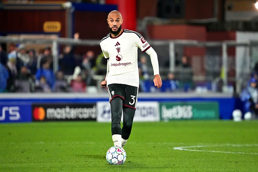Manchester United : Mazraoui dans la tourmente après le 4-1 à Côme